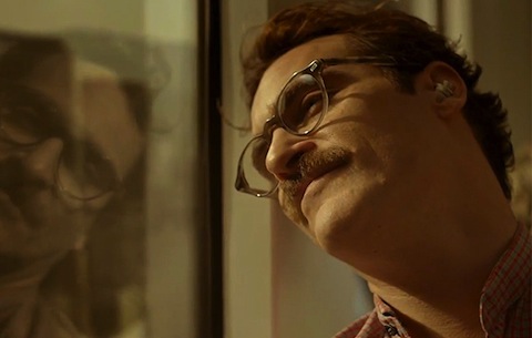 Joaquin Phoenix saat memerankan Theodore Twombly dalam Her